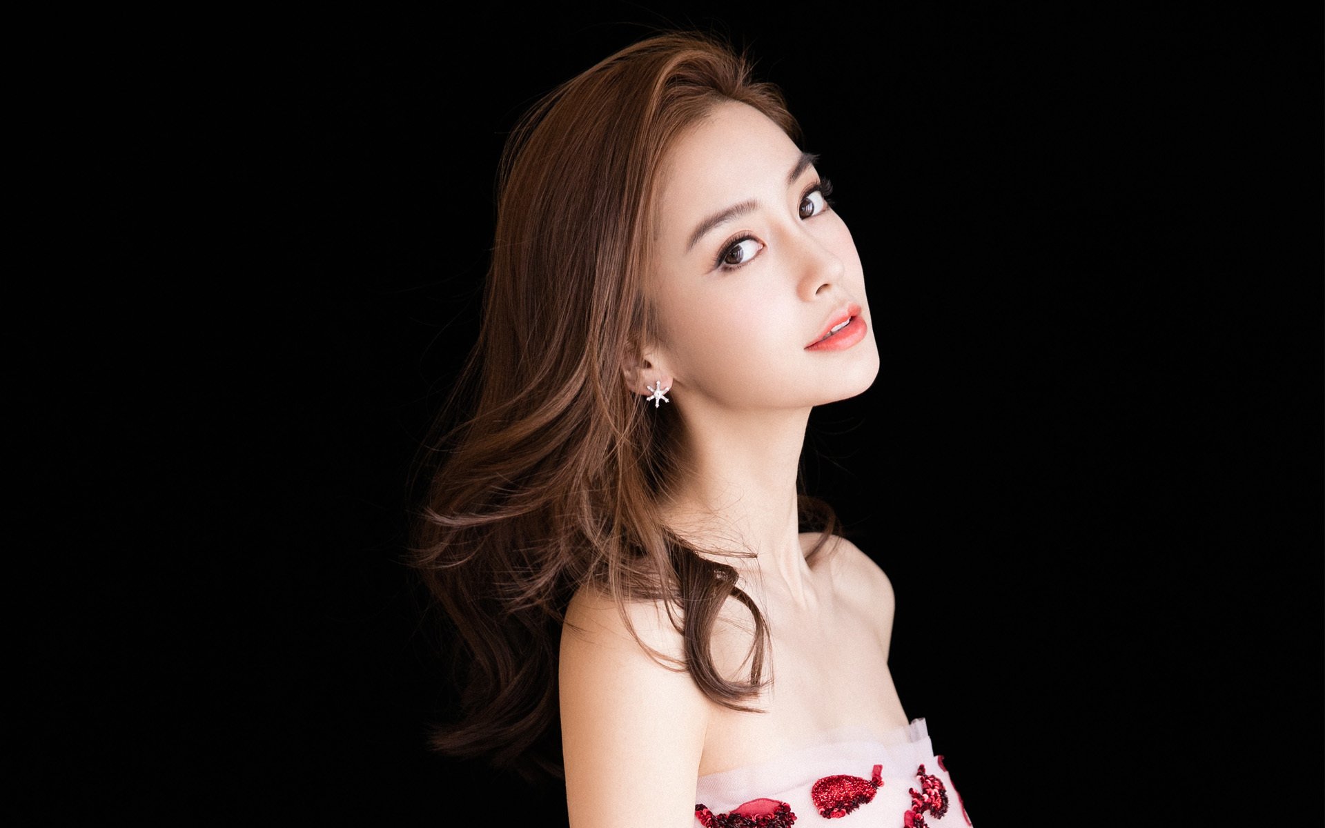 -不止于赛场：F1在科技与娱乐结合的新路径，f1赛车科技