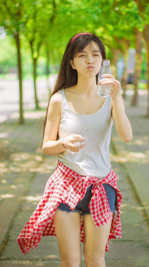 以“足球+旅游+文化”为核心，打造多产业融合示范区，足球文化长廊