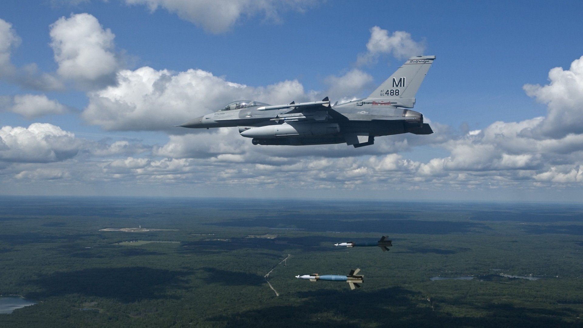 特色足球文化展在多地革命性推进文化交流，足球文化布置