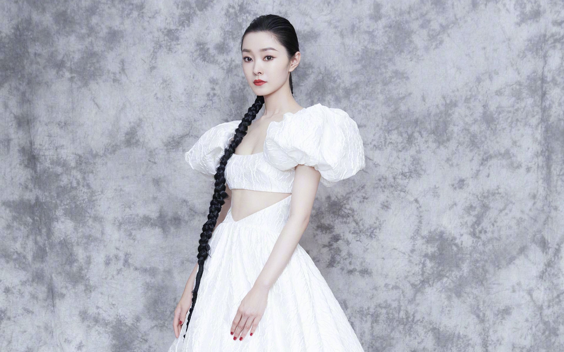 体育教练团队优化训练方案，体育教师带队训练