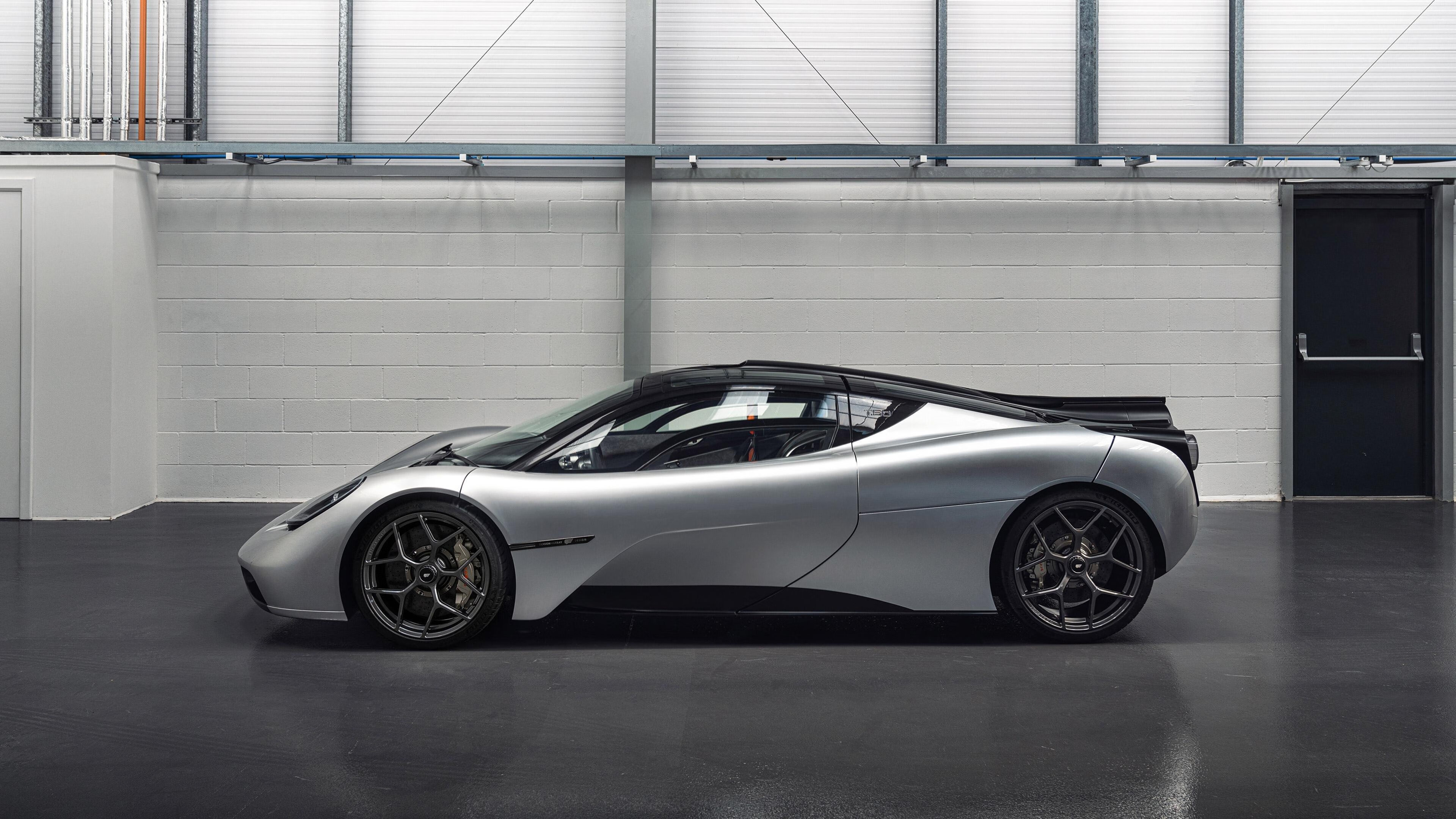 AC米兰主打两翼齐飞形成边路优势，ac米兰谁能打爆这条防线