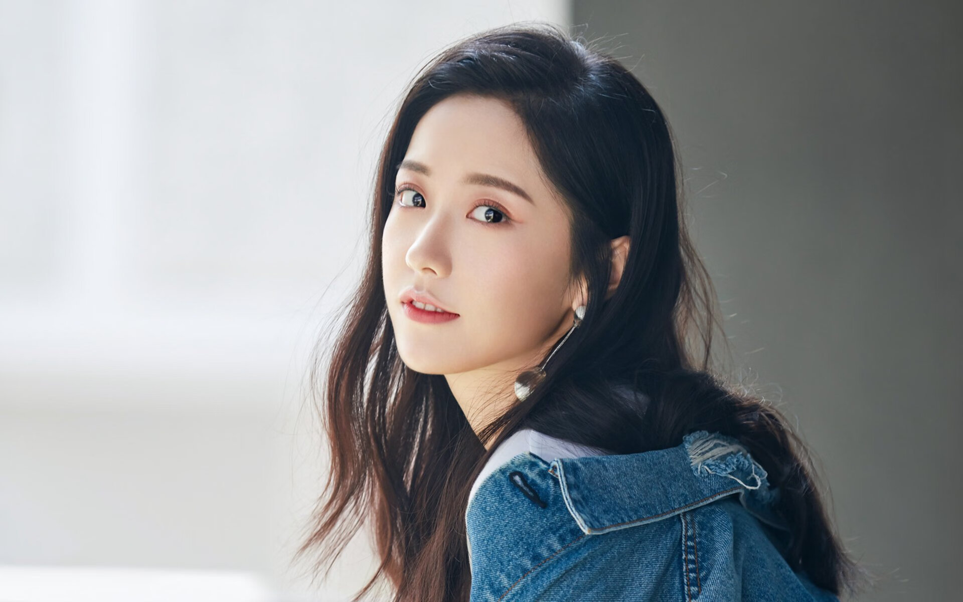 莱斯特城主帅瓜迪奥拉调整战术以备战下场比赛,瓜迪奥拉和莱万多夫斯基